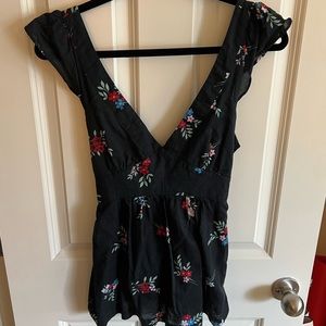 Women’s floral top with tied waist